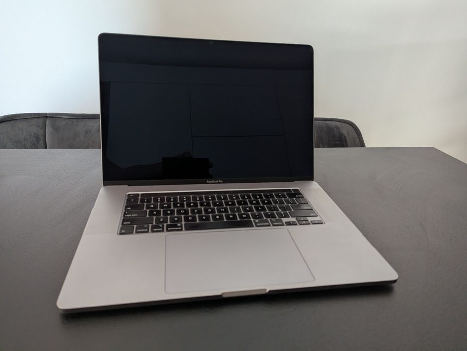 Macbook pro 2021, I9, 32GB RAM, 1TB SSD