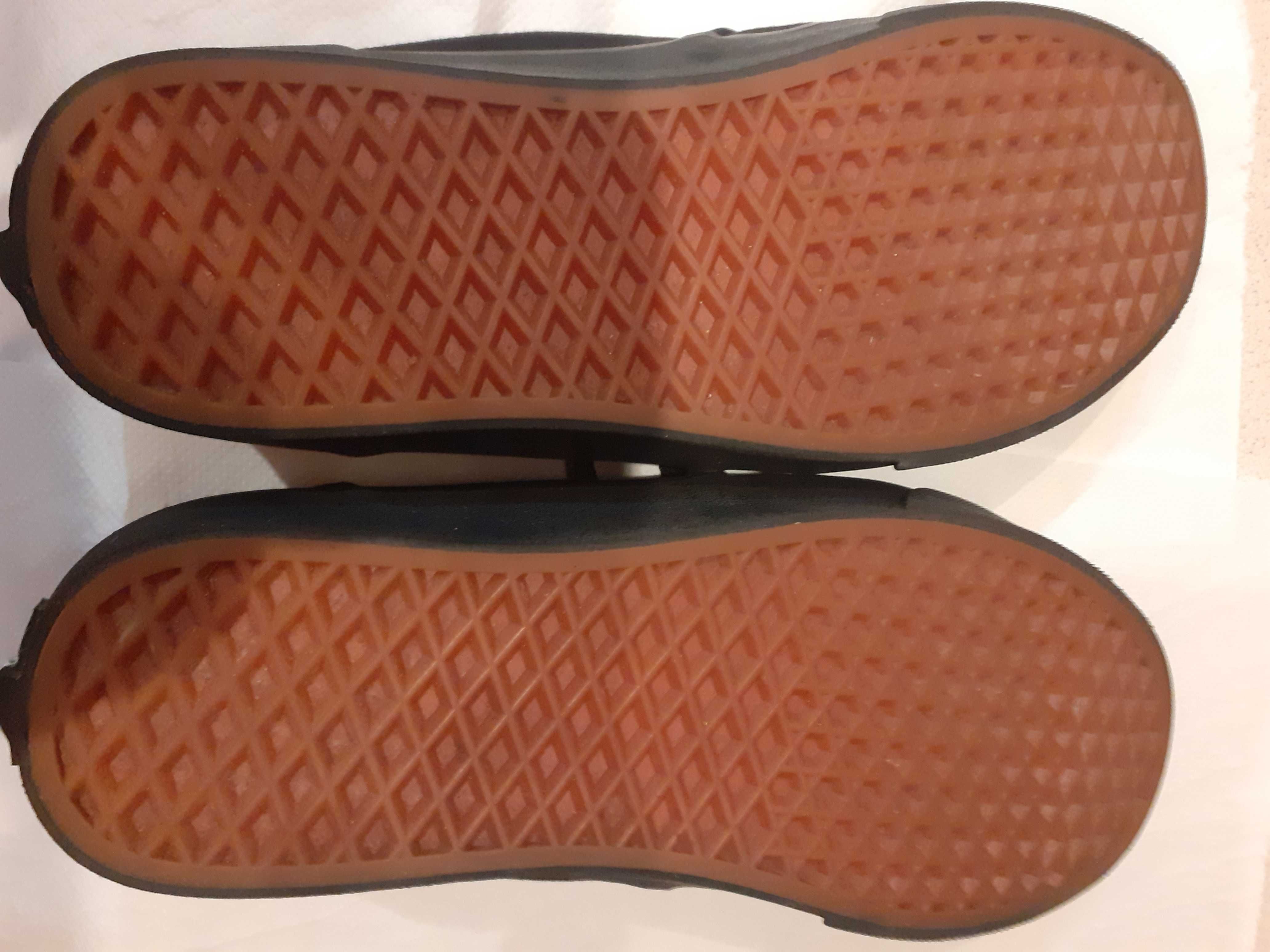Pantofi sport barbati , marca VANS , marimea 42-43 , culoare neagra