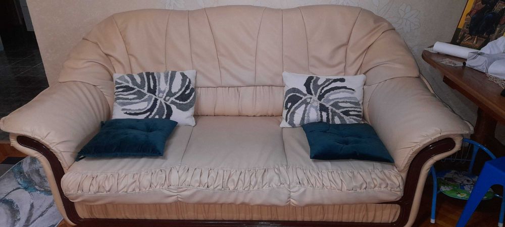 Set Canapea extensibila + 2 Fotolii din piele si canapea scoica