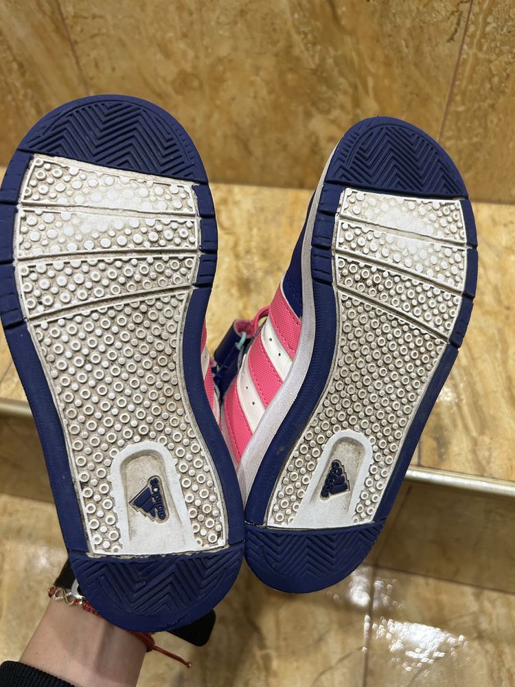 Оригинални маратонки Adidas номер 30
