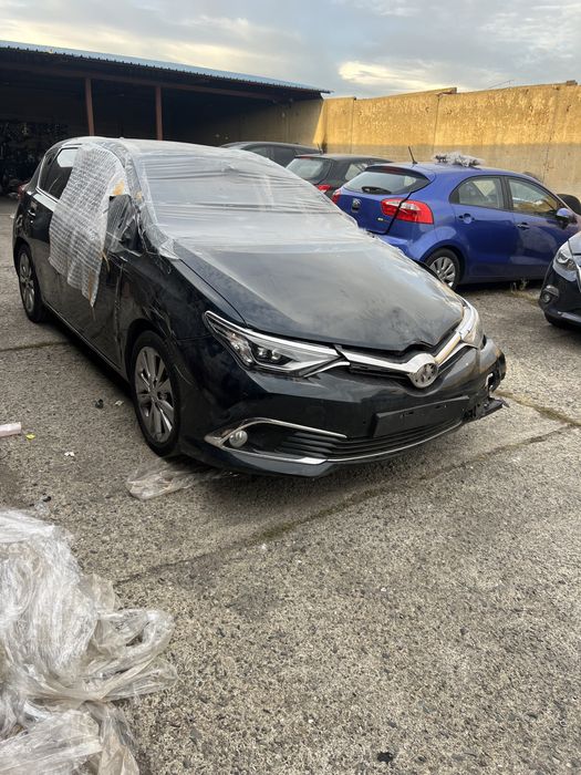 Toyota Auris 1.6 D-4D на части