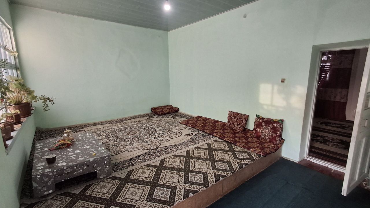 Jomboy tumanida hovli sotiladi