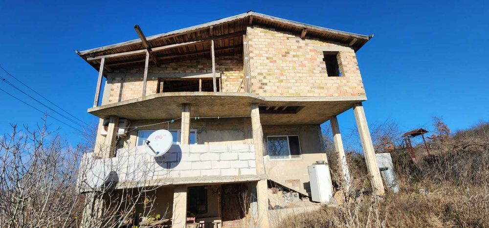 Продавам къща село константиново