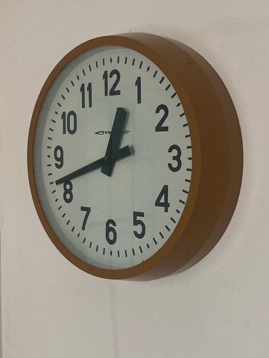 Индустриален гаров стенен часовник