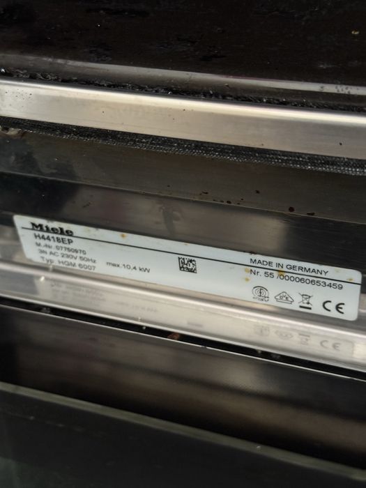 Miele H4418EP фурна с пиролиза за вграждане с керамичен плот