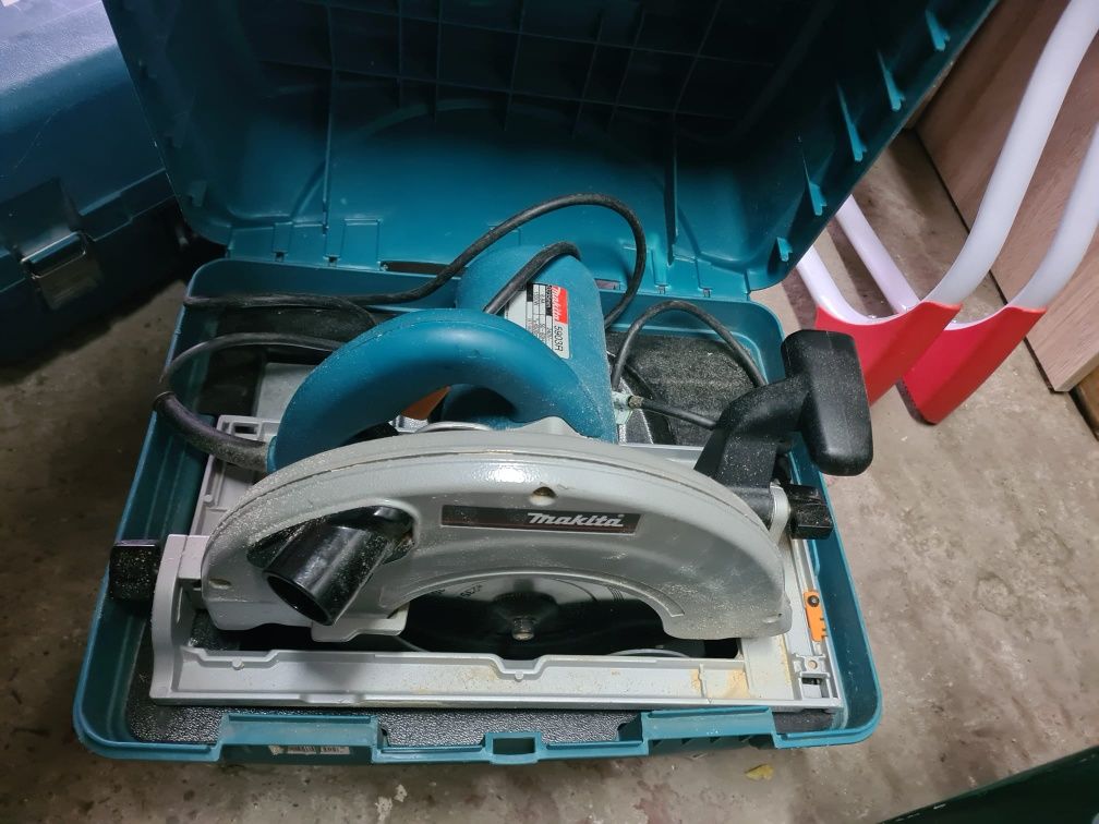 Circular Makita 5903r