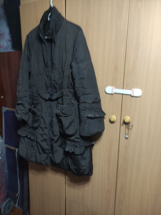 Продается теплое тёмно-коричневый пальто из болоньевой ткани размер 48
