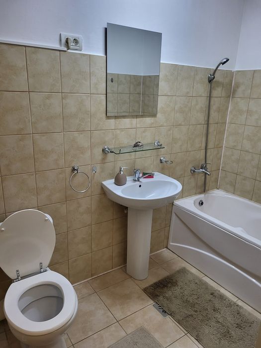 Vand apartament cu doua camere
