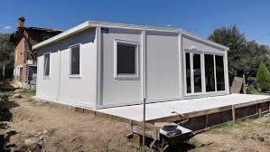 Casa, garaje auto, containere din structura metalica si panou sandwich