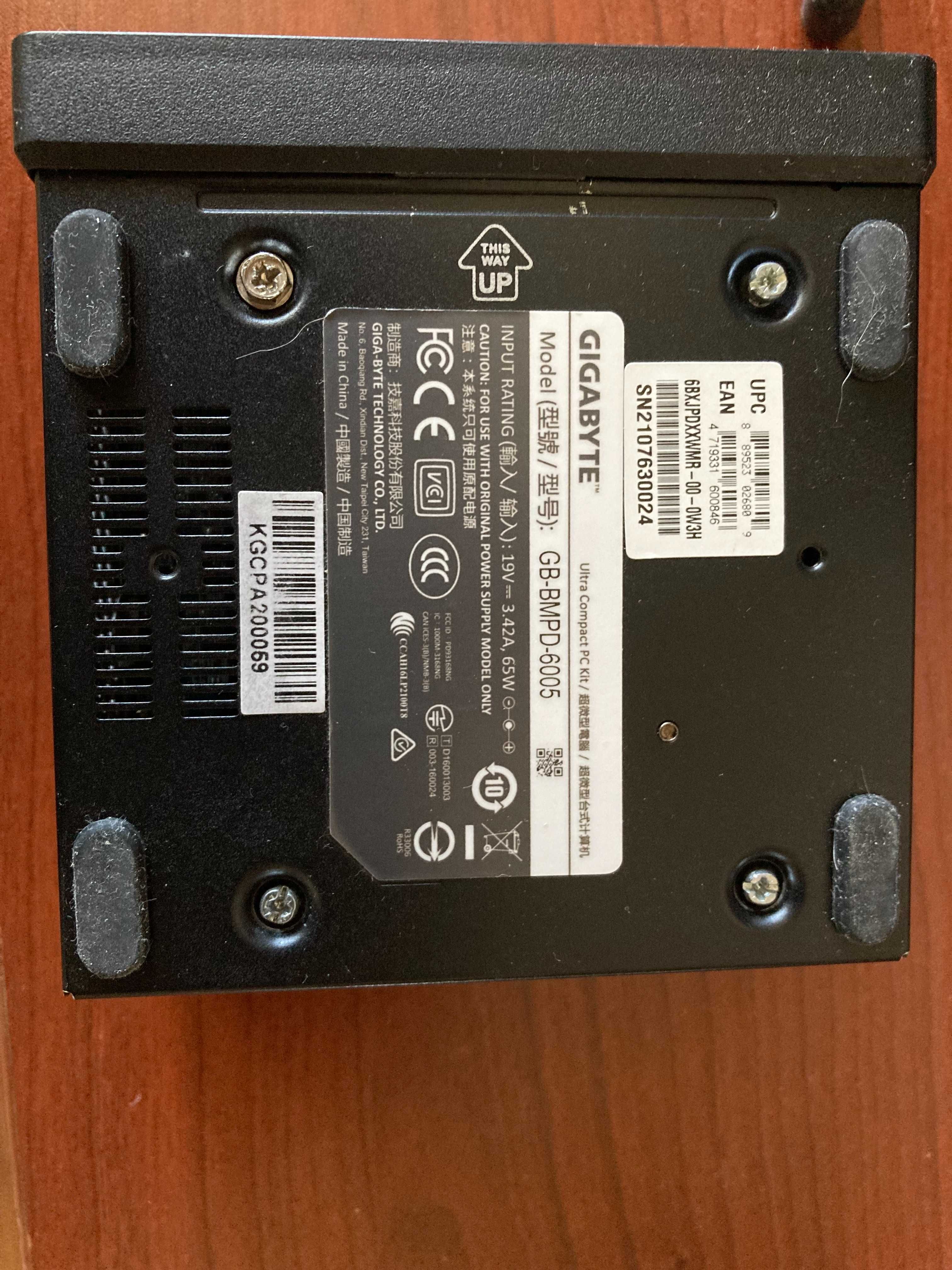 Продавам мини PC Gigabyte Brix GB-BMPD-6005