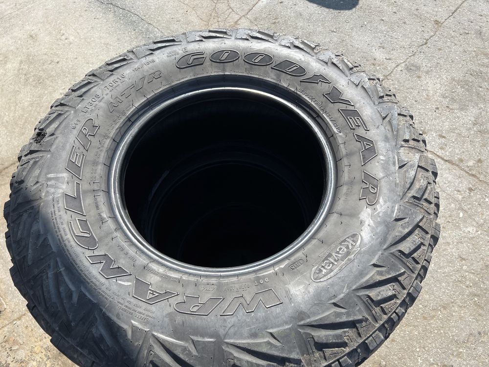 Продам шины Goodyear Wrangler MT/R KEVLAR 305/70/16