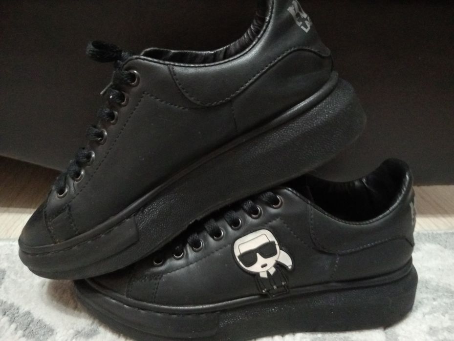 Vând Karl lagerfeld 1 la 1