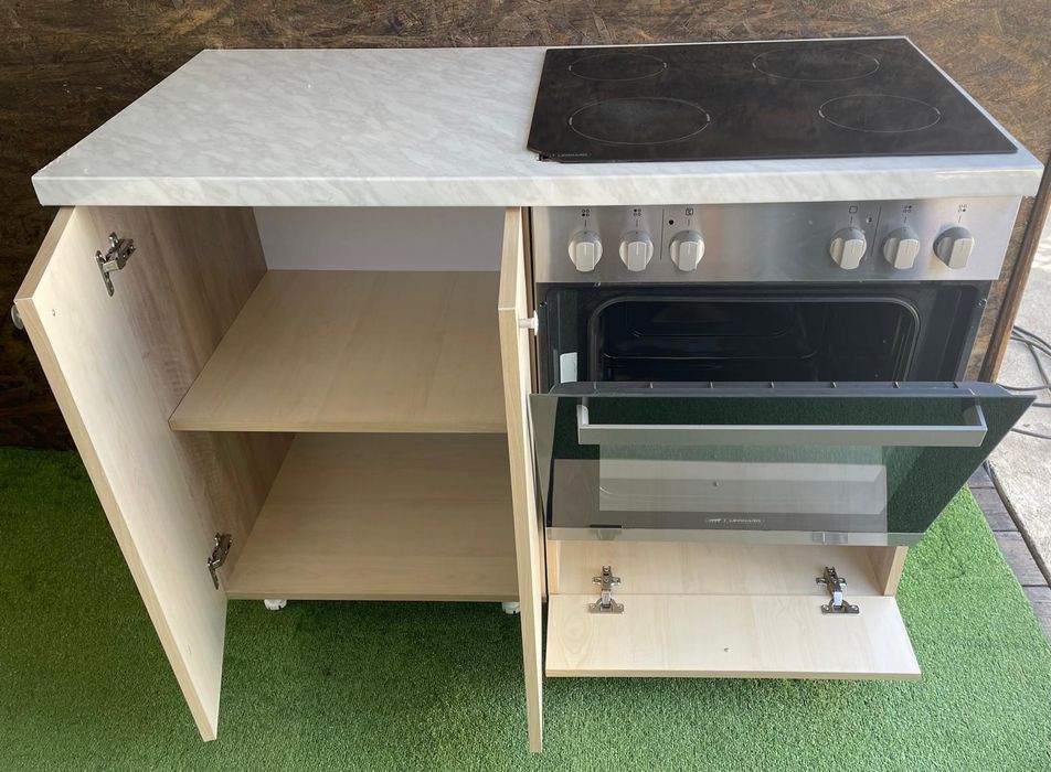 Кухненски шкаф с вградена фурна и котлони