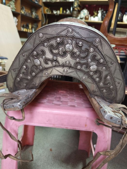 Старое казахское седло со сбруйей