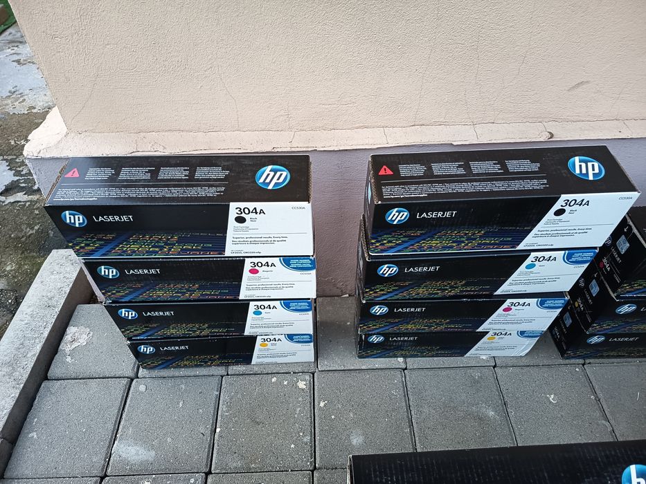 Vând toner HP 304A