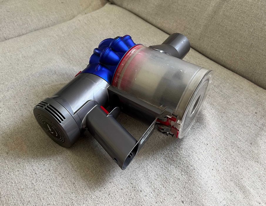 Aspirator Dyson V7 - corp fara accesorii si baterie - bun - verificat