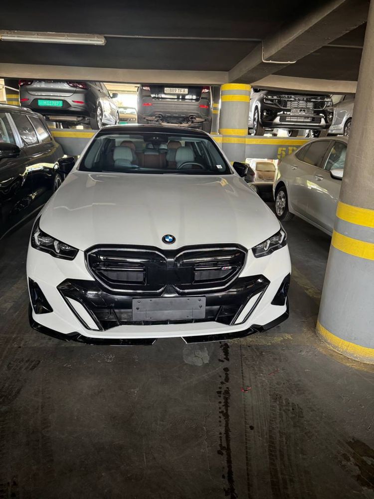 Нотариус BMW  i5 35L 2024 dop paket