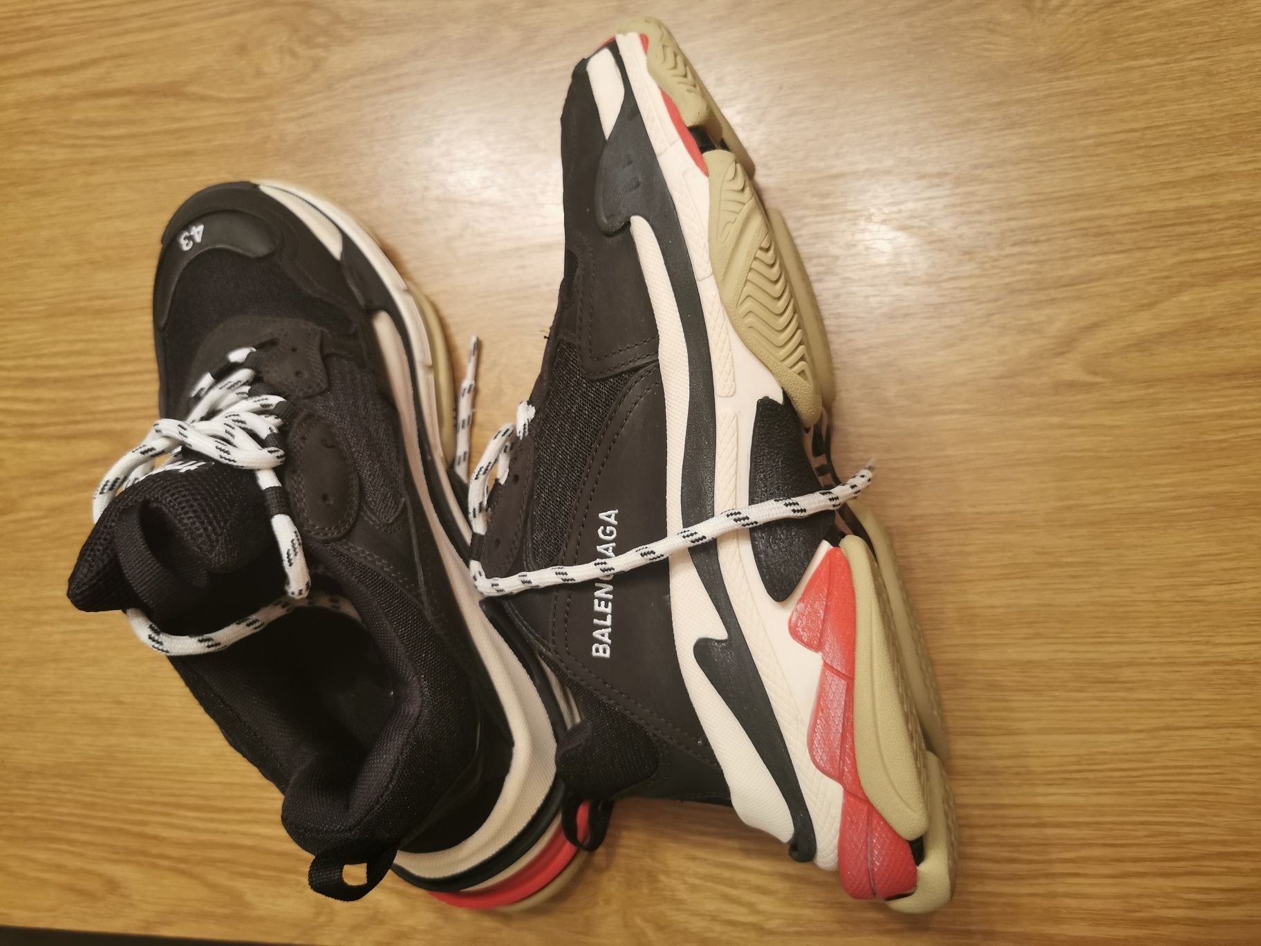 Adidasi Balenciaga, masura 43, noi, cu husa si sireturi de rezerva