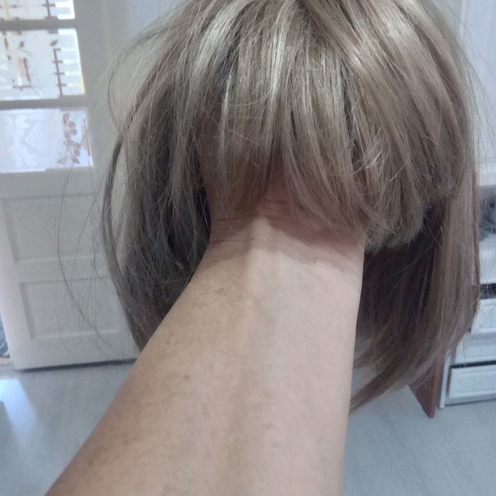 Vand peruca putin folosita.
