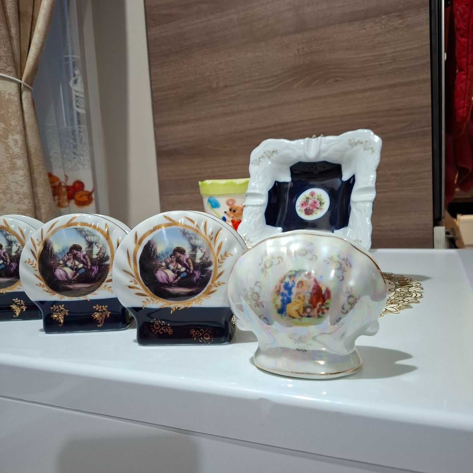 Различни модели порцеланови солници, салфетници и пепелници