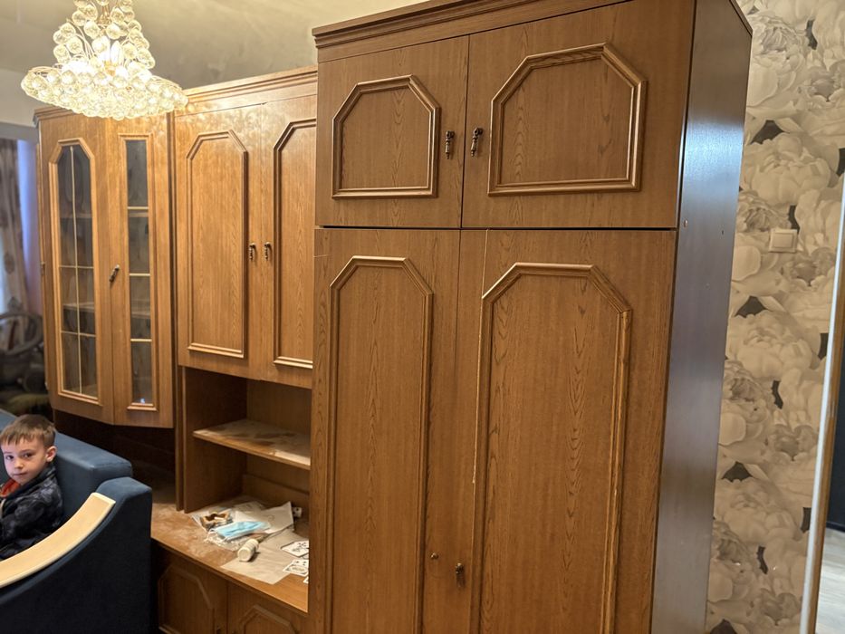 Отдам даром стенку