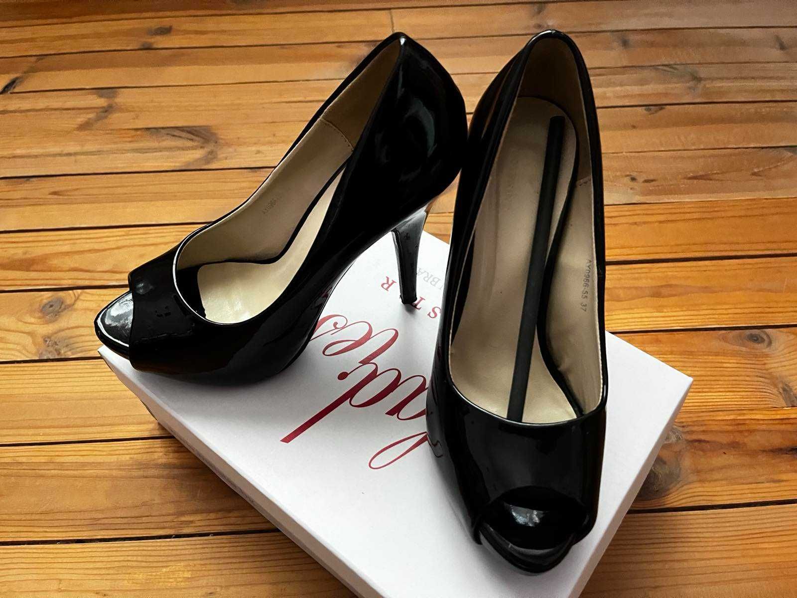 Дамски лачени черни обувки на ток - 37 номер