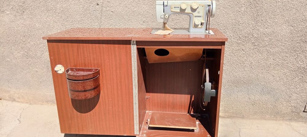 Подольск-142 машина швейная бытовая