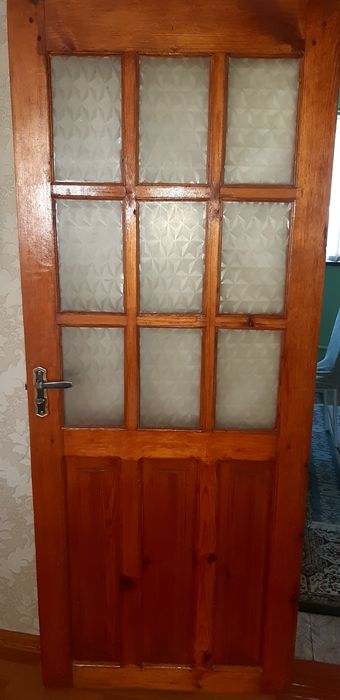 Двери б/у хорошего качество а также мебель  зала