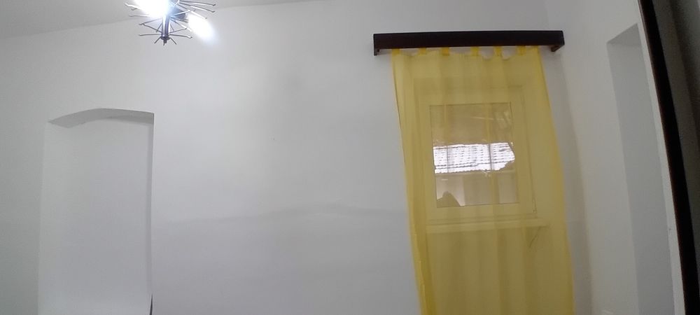 Central, apartament de  închiriat  la  curte