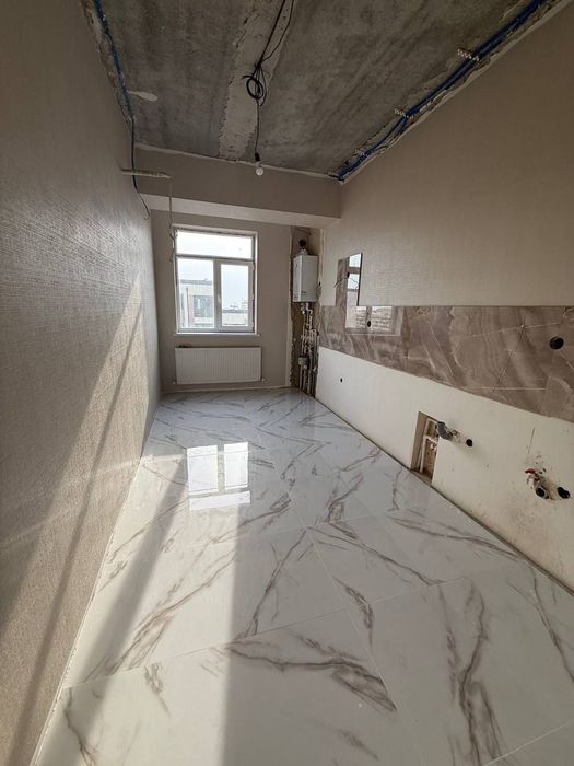 2xonalik 8qavatlik yangi gʻishtli uyning 8qavatida, eski tsum oldida,