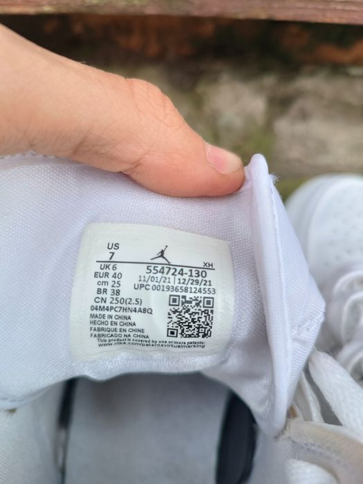 jordan 1 mid triple white 40