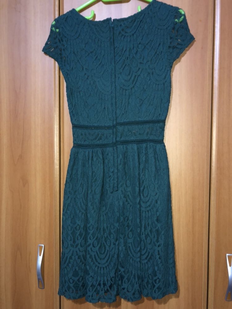 Rochie H&M verde cu broderie 32