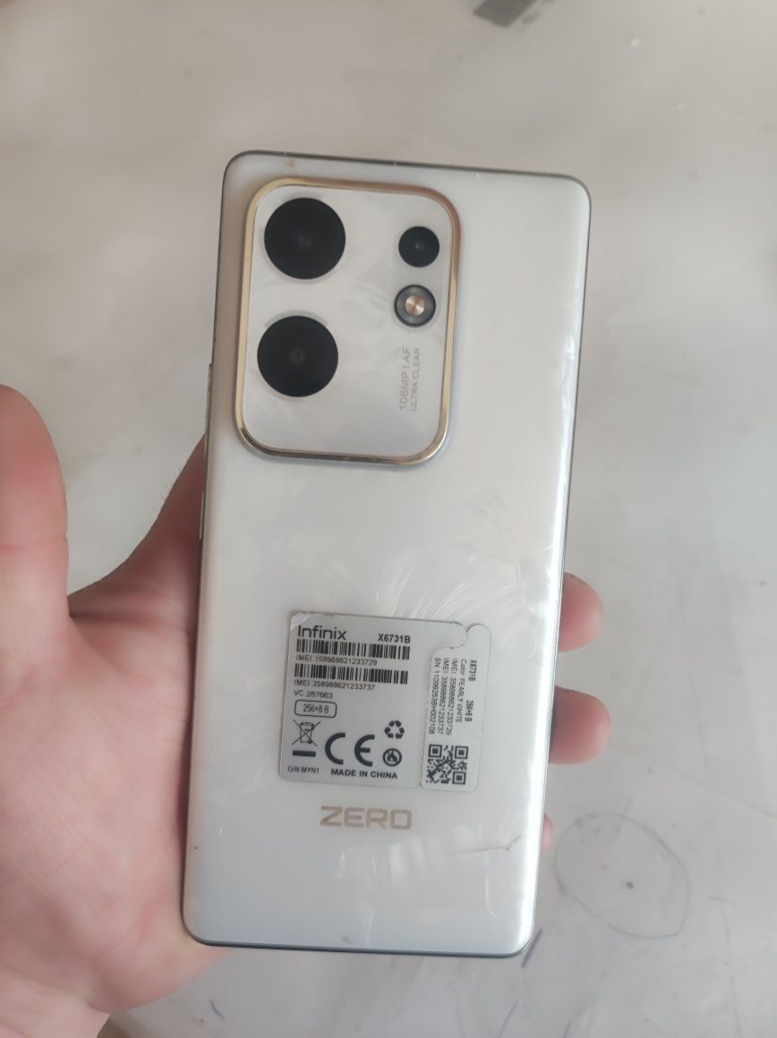 Srochni sotiladi Infinix zero 30