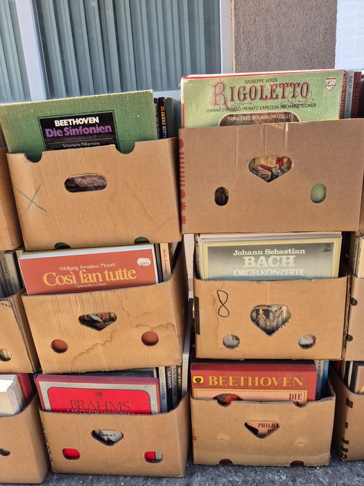 Vând Lot 150lp Discuri Vinil cu muzică clasică mixta 

Artiști:

- Fr