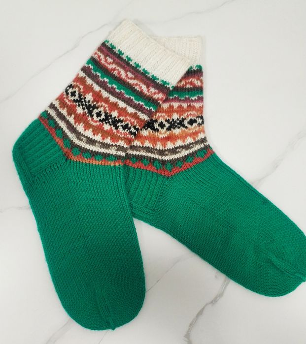 Вязаные носочки с жаккардом.