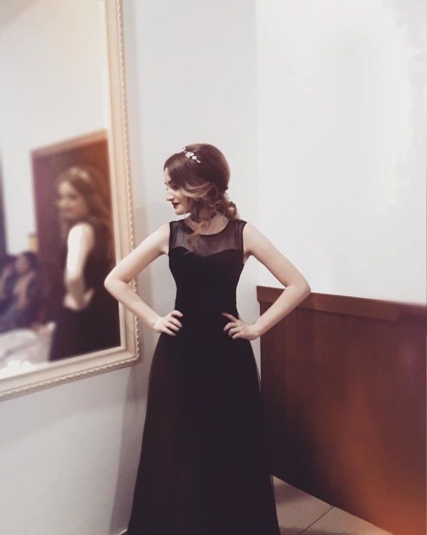 Черное пышное кружевное платье в пол