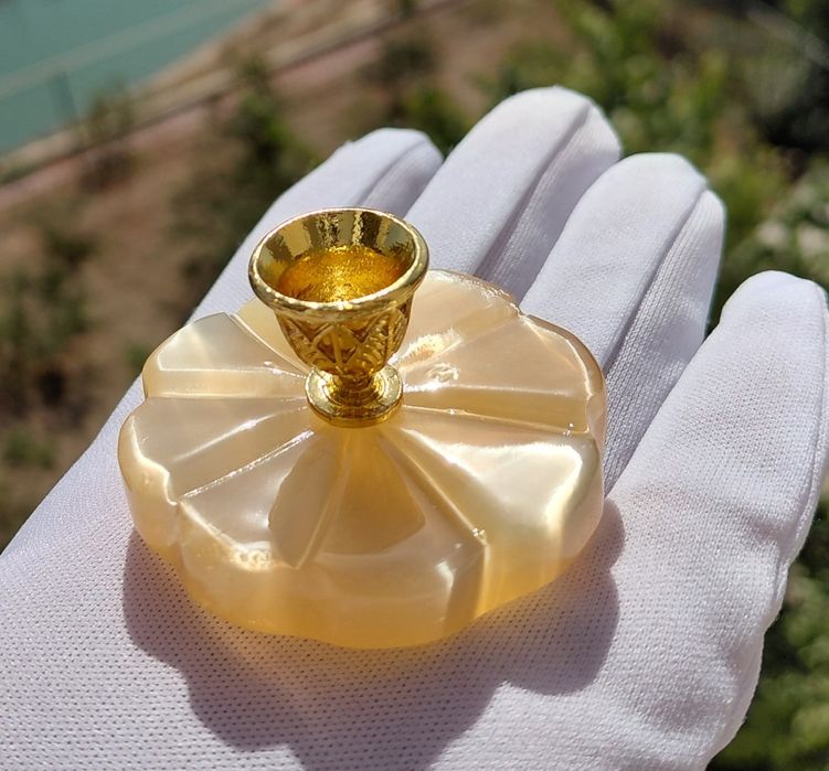 Подсвечники из натуральных камней.