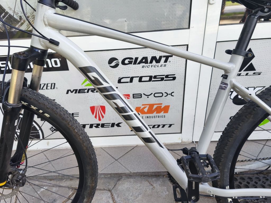 Giant - Употребяван  качествен  велосипед 
29" цола Алуминиева рамка 5