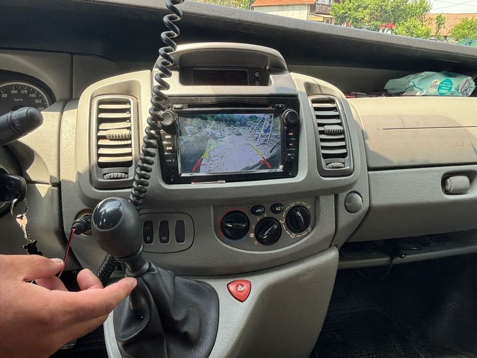 de vinzare opel vivaro 2.5