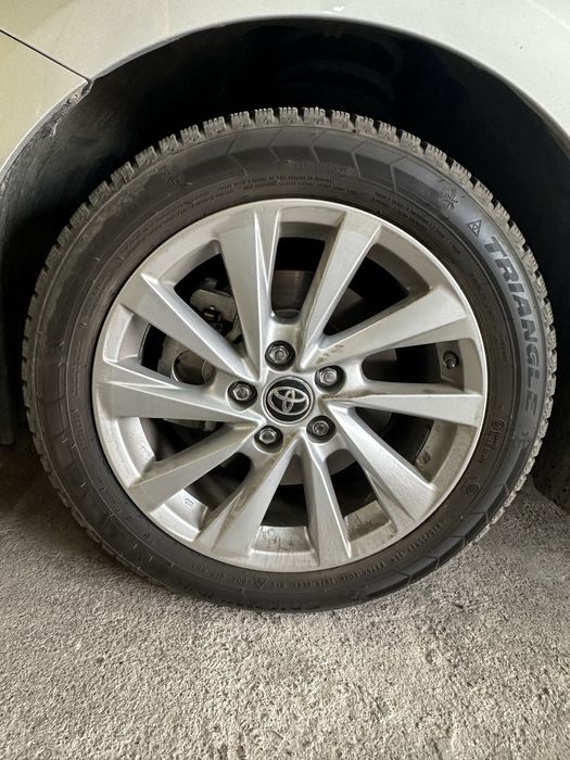 Продам от Toyota Camry 75 б/у диски с зимней резиной R17