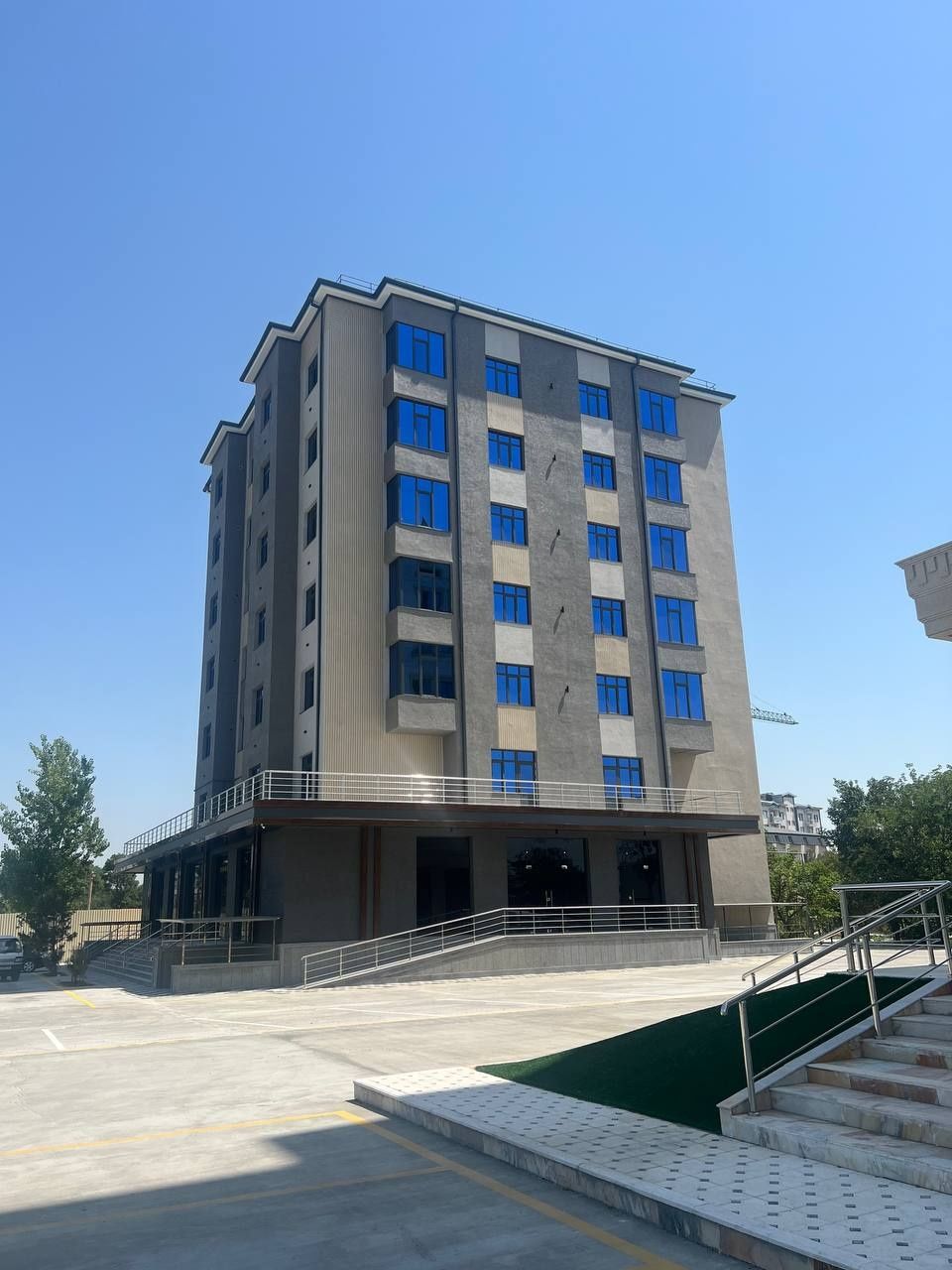 1-qavat magazin va yer toʻla sotiladi kadastr  tayyor