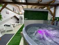 Cazare cu jakuzzi,  piscina,sauna 56 paturi