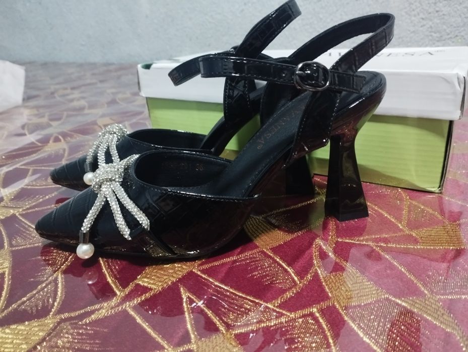 Yangi Tufli sotiladi umuman kiyilmagan