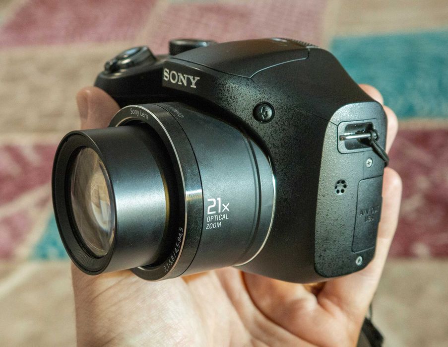 Sony DSC H-100 (camera foto Bridge cu zoom optic 21 X)