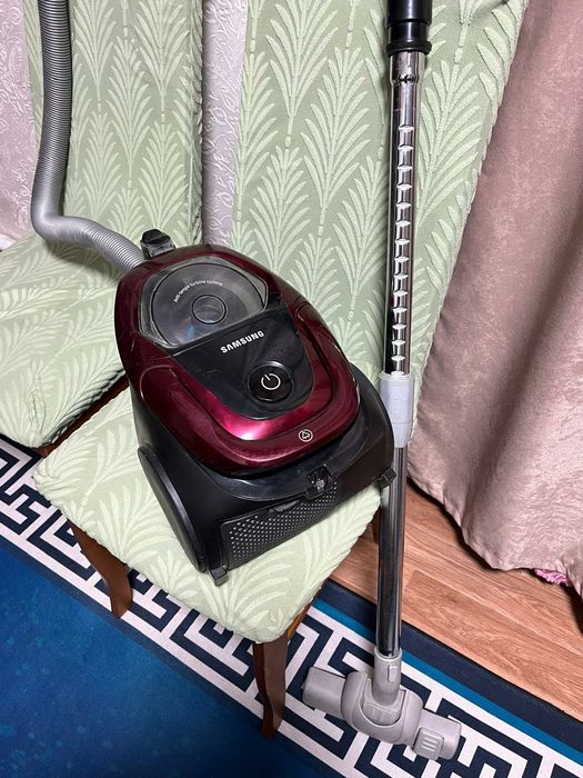 Пылесос срочно продам