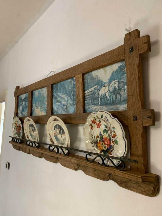 Cuier cu suport de farfuri