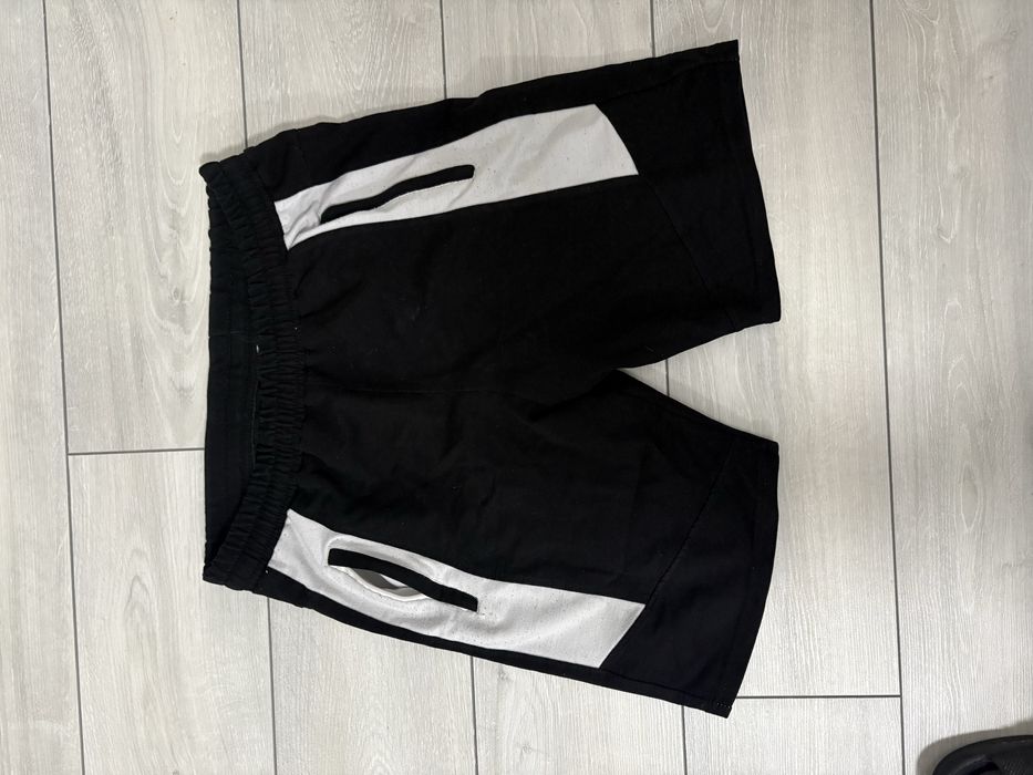 Pantaloni scurti diverse modele