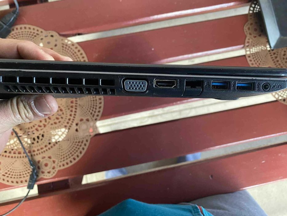 Laptop Asus AMD 12 Core