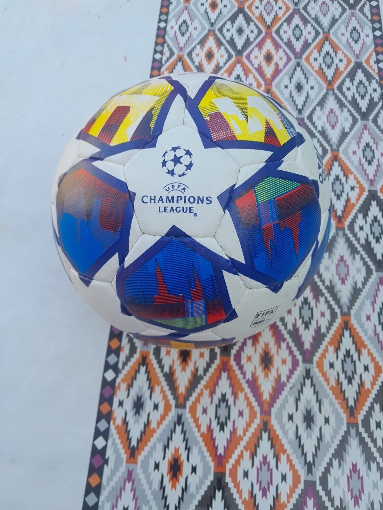 Футбольный мяч Adidas Champion League 2022 Saint Peterburg.