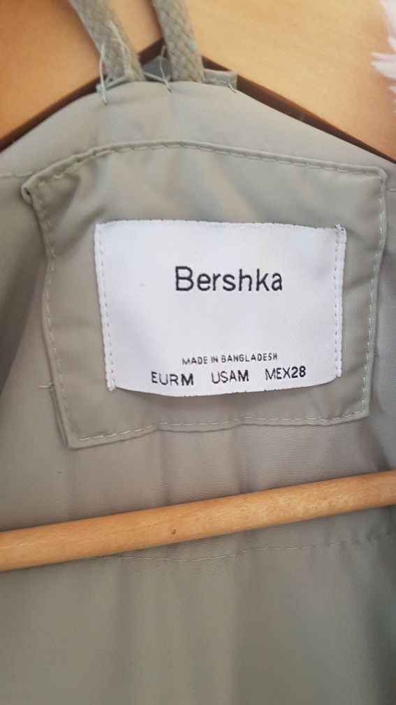 Дамско яке на Bershka размер М